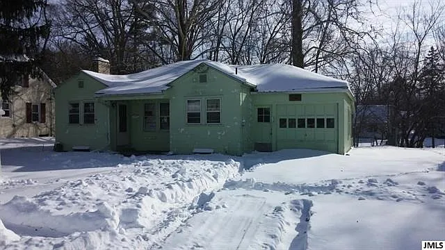 109 Avondale Ave photo 1
