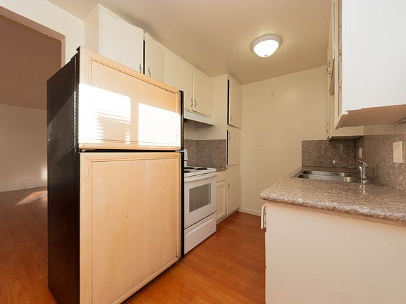 3rd image of 780 Deland Ave #5