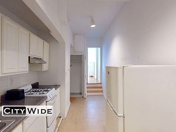 4th image of 151 E 71st St APT 1