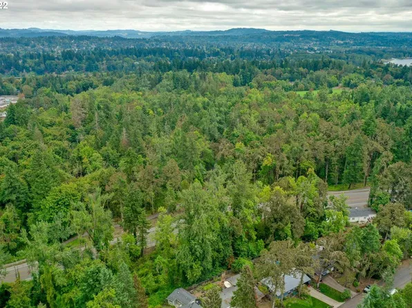 19885 Willamette Dr, West Linn, OR 97068