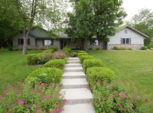1124 Glacier Pass, Slinger, WI 53086