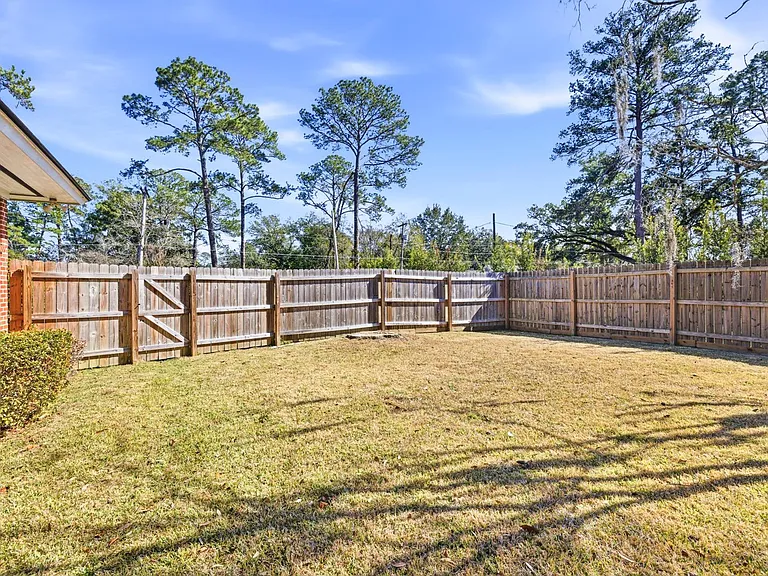 Brookwood Dr — Photo 10