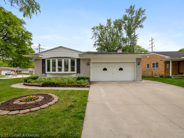 30115 Brookview Dr, Livonia, MI 48152