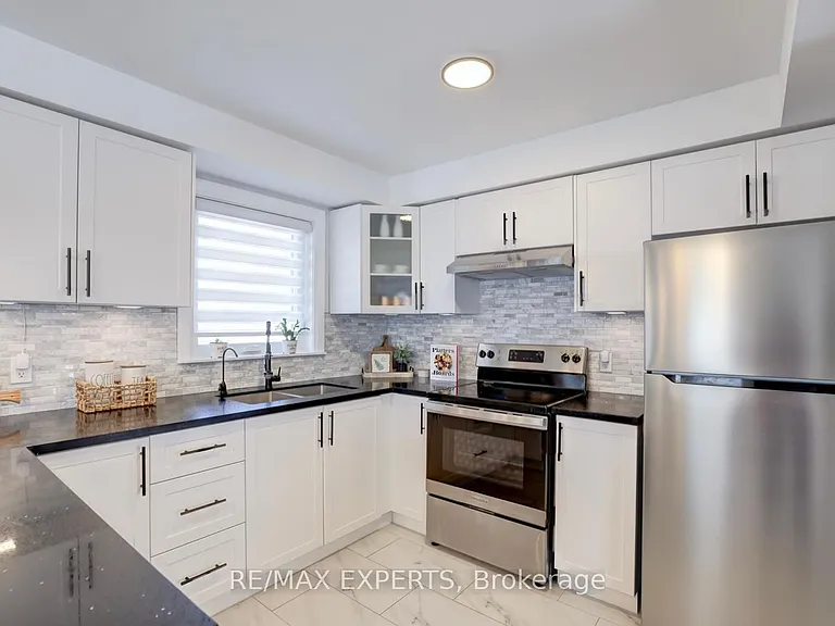 72 Donald Cres — Photo 14