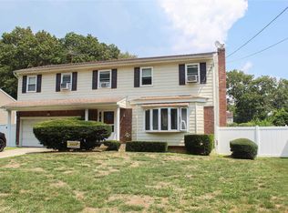 31 Shinbone Ln, Commack, NY 11725