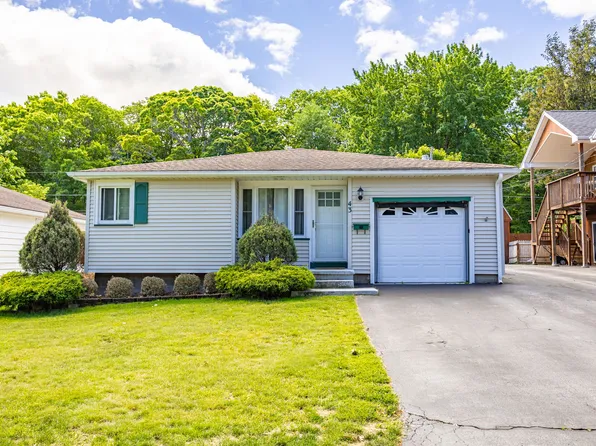 43 Keating Dr, Rochester, NY 14622