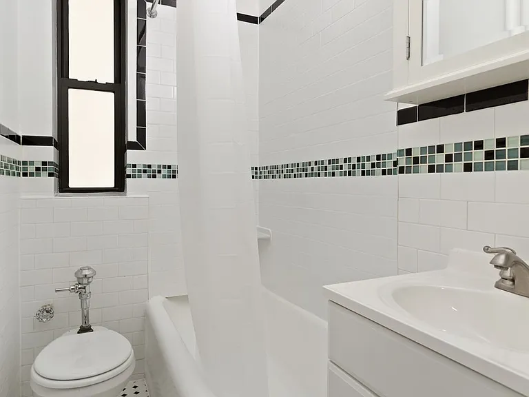 225 W 23rd St #2252K — Photo 3