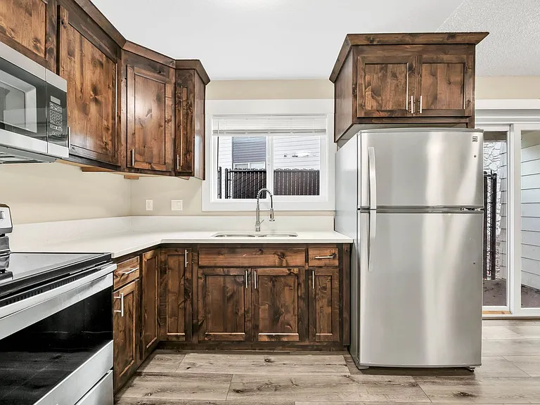 Cape Lee Apartments 2 & 3 Bedroom 1 Bathroom units — Photo 7