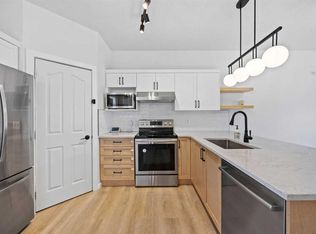 2066 N Luxstone Blvd SW #201, Airdrie, AB T4B0L1