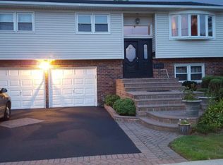 2485 Rose Pl, Westbury, NY 11590