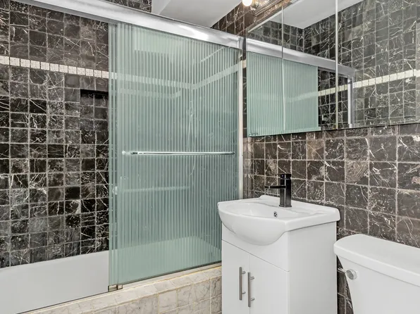 333 East 55th Street image 6 of 15