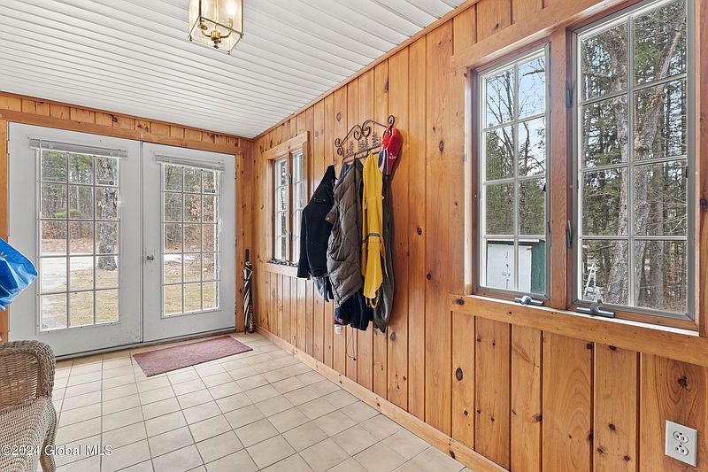 4th image of 4548 S Shore Road