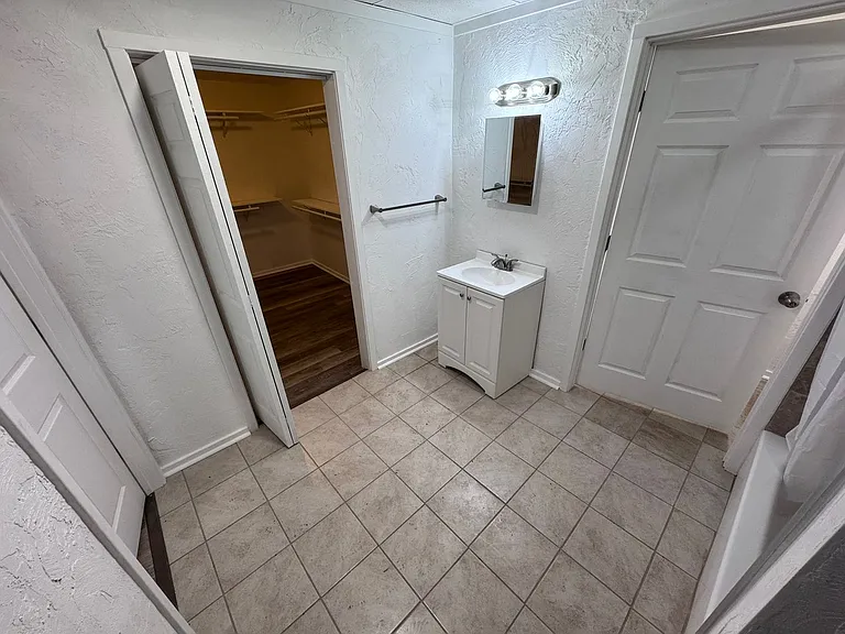 2918 Walnut St — Photo 16