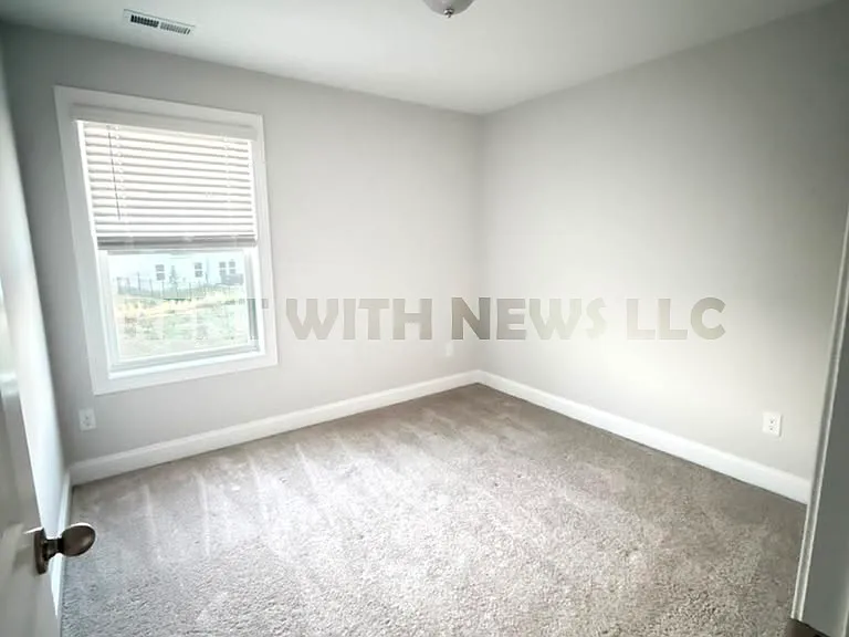 529 Eversden Dr — Photo 15