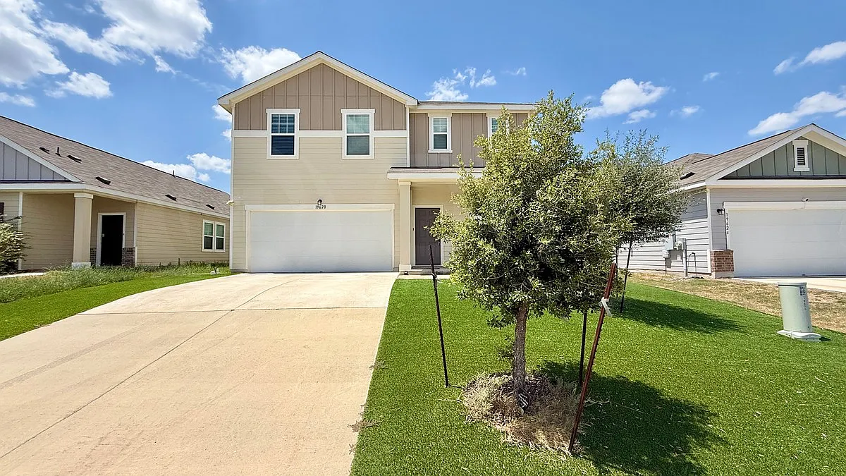 4 bed, 2.5 bath, 2338 sqft, $2,325 — Photo 1