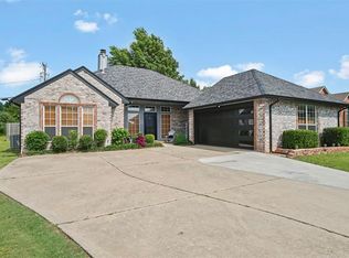 1900 Victoria Pl, Edmond, OK 73003