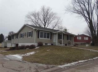 114 10th Ave NW, Waukon, IA 52172