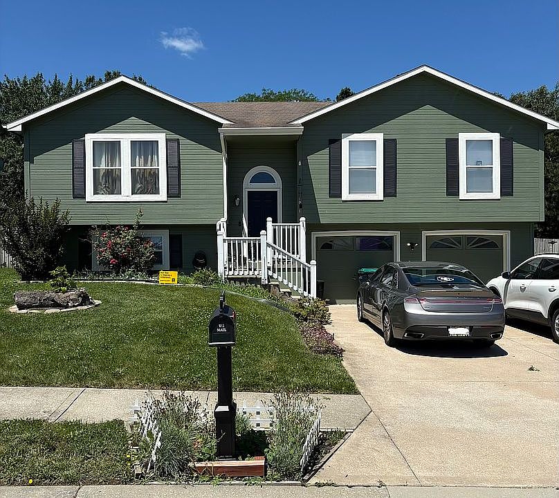 1st image of 1001 SE Eastridge Dr