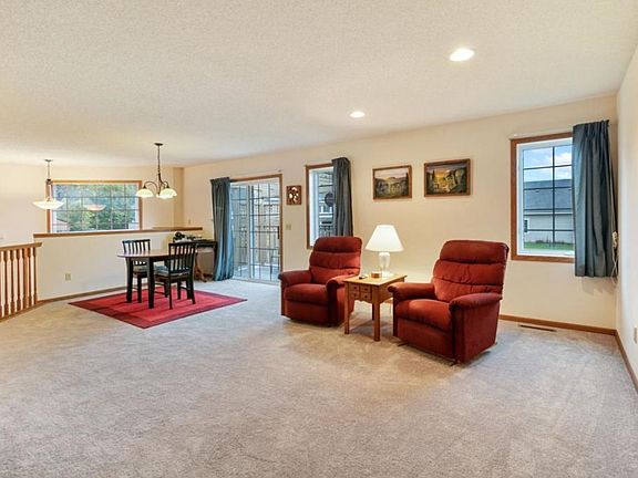 3rd image of 34 Mullan Dr