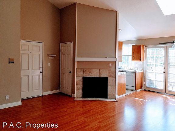 2nd image of 12150 Oxnard St APT 1