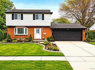 8452 Doncaster Dr, Sterling Heights, MI