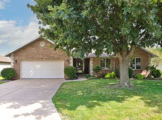 1011 W Oakhurst St, Nixa, MO 65714