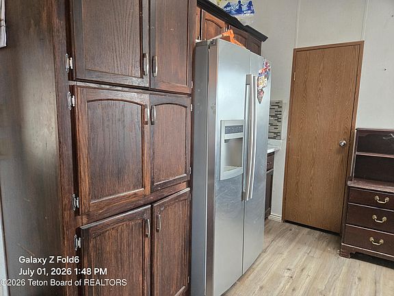 4th image of 519 E 6th St