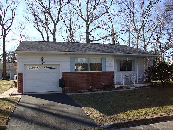 2nd image of 19 Maine Ave
