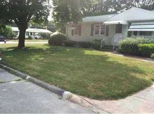 55 Middlefield Dr, Warwick, RI 02889