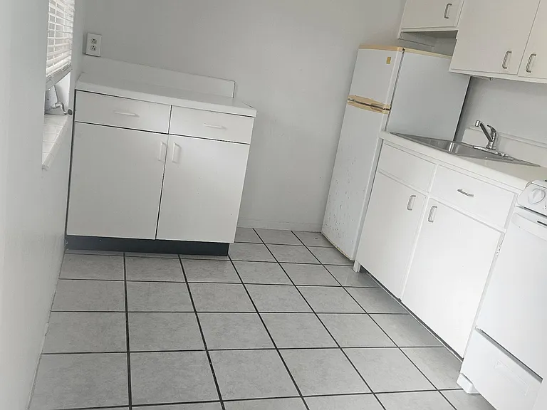 2225 9th Ave W #5 — Photo 3