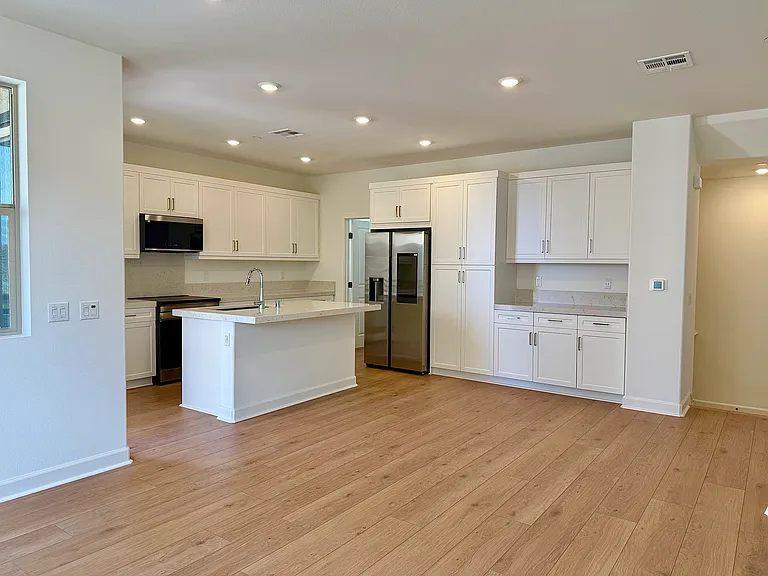 319 Honeysuckle Way — Photo 20