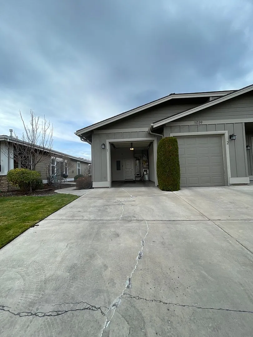Building Photo - 1039 NE Watt Way