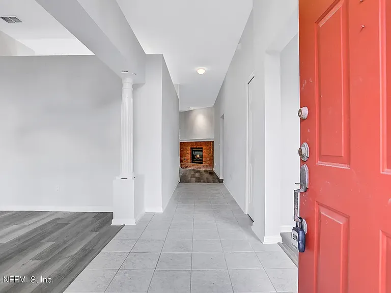 353 Maplewood Dr — Photo 3