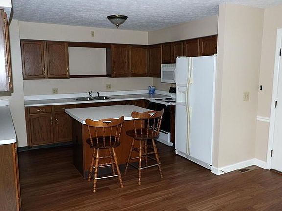 3rd image of 2061 Mackenzie Dr