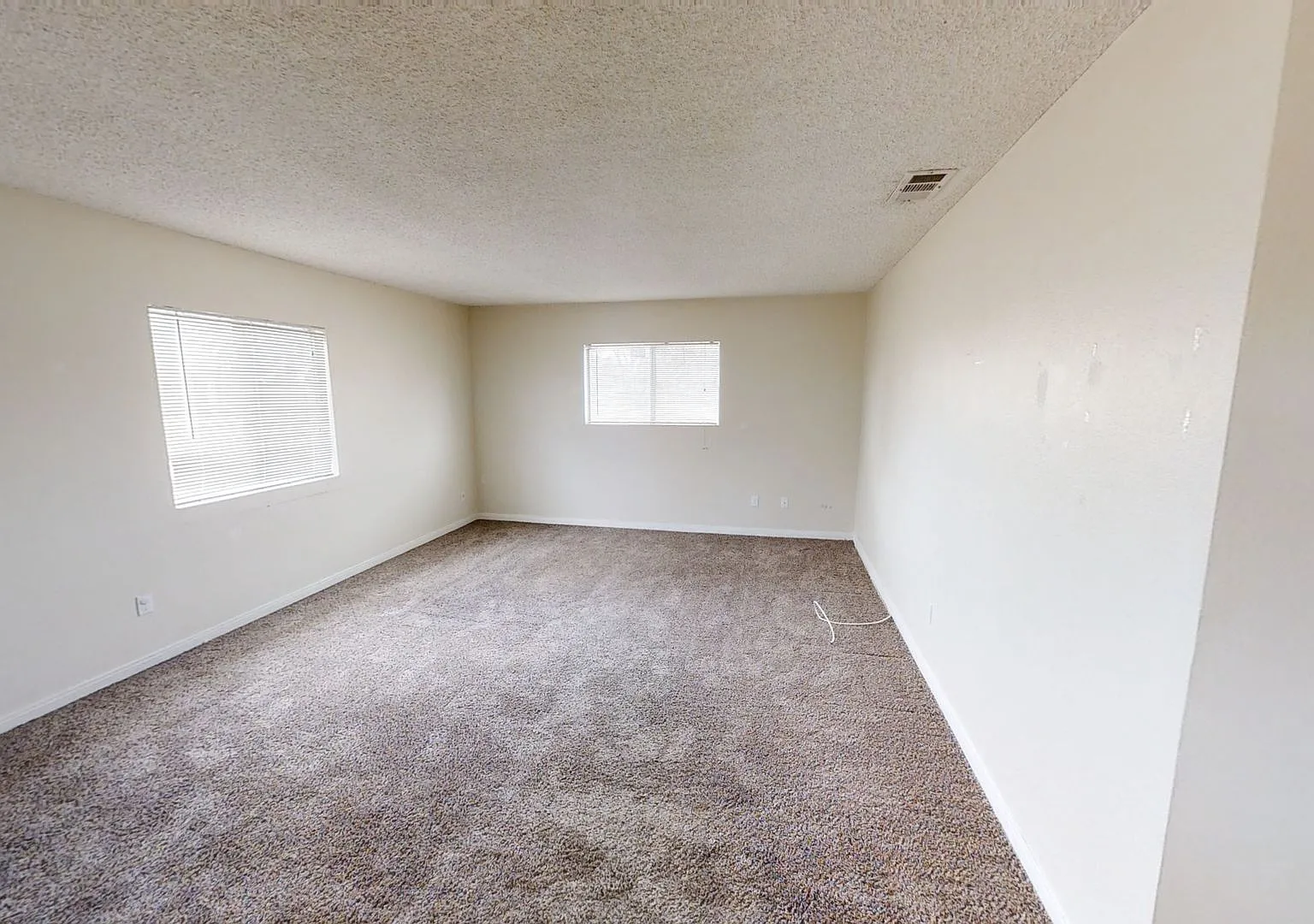 34740 Avenue H — Photo 4