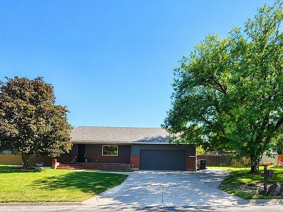 2nd image of 1803 Barham Blvd