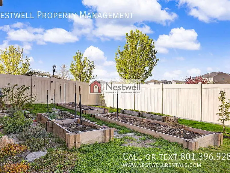 35 E Water Ln — Photo 27