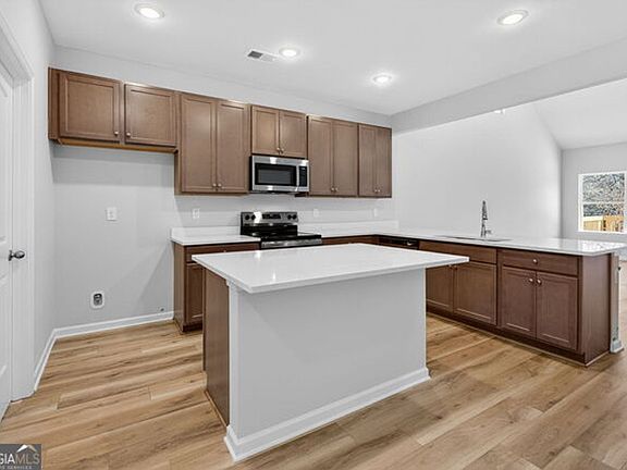 3rd image of 11 Crown St