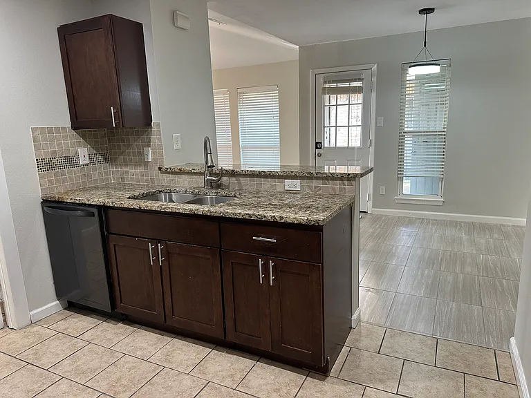 2311 Summer Place Dr — Photo 8