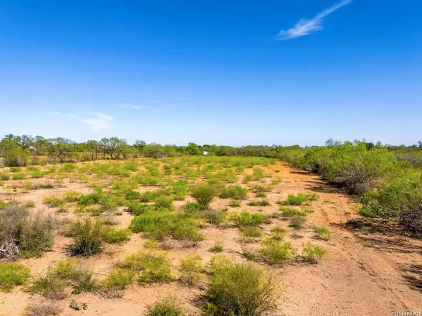 4246 Rakowitz Rd, Adkins, TX 78101