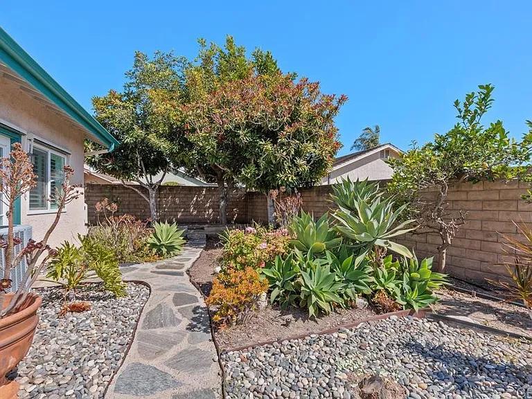 1713 W Country Club Ln W — Photo 27