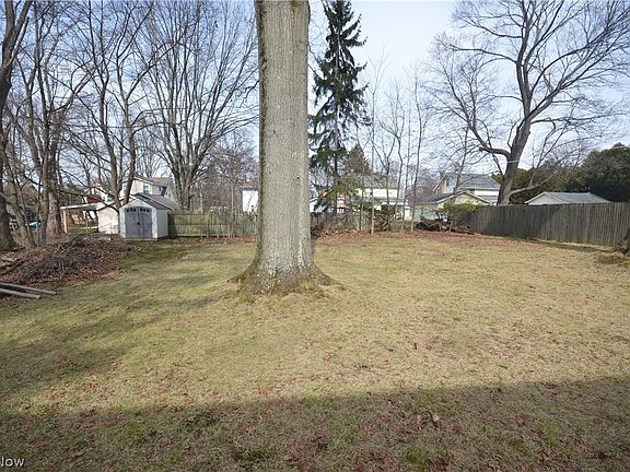 3rd image of 27 E Overdale Dr