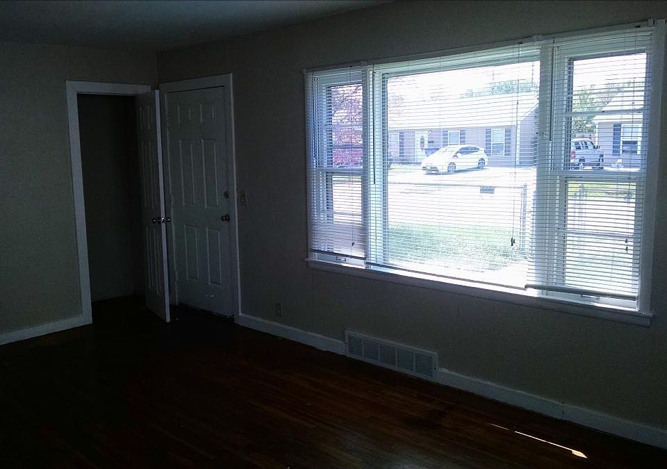 2nd image of 1413 Dean Ave