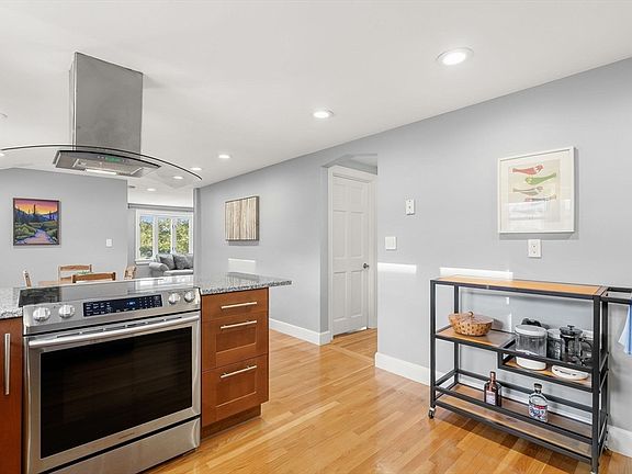 4th image of 111 Fayette St Unit 111