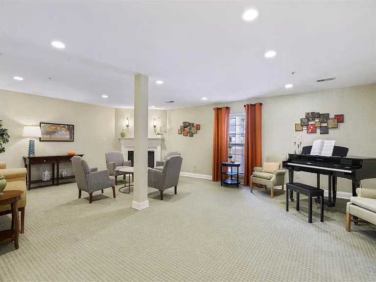 Kentlands Manor — Photo 21
