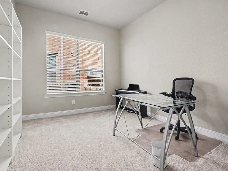 3323 Royal Ridge Dr — Photo 16