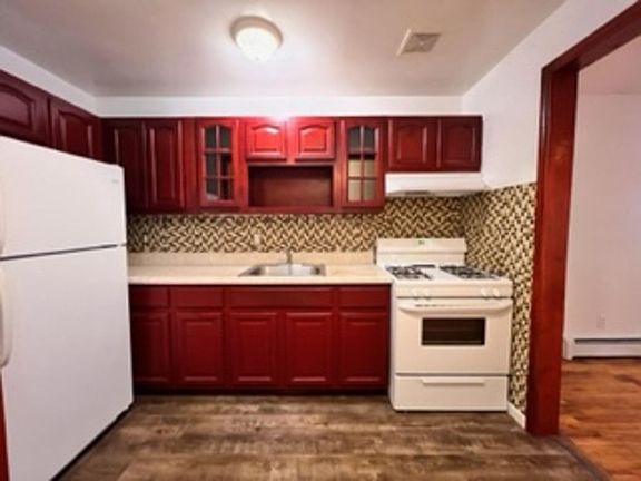 3rd image of 11928 153rd St Floor 1