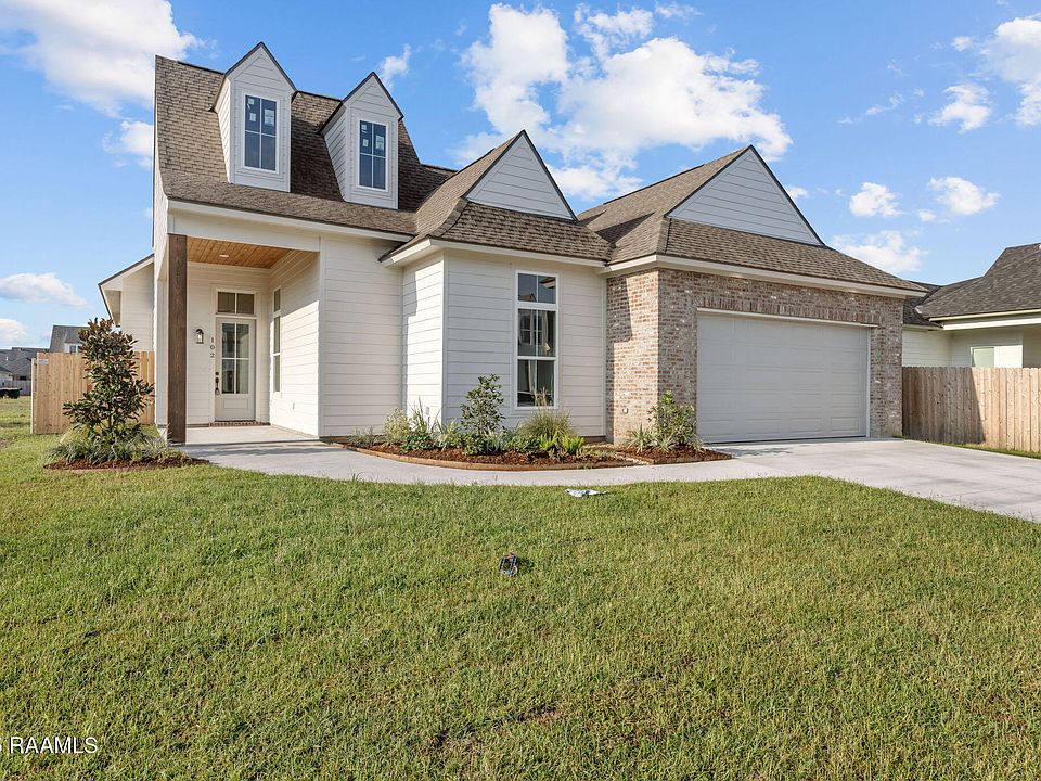 1st image of 102 Bruges Ln