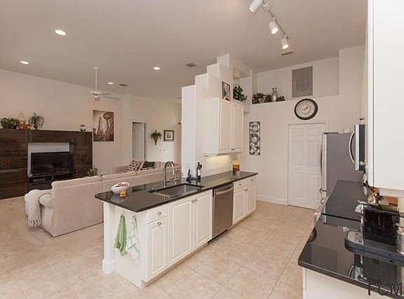 3rd image of 26 Southlake Dr