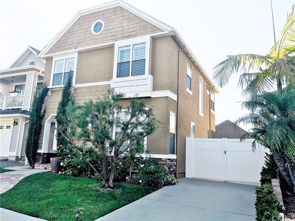 2nd image of 18707 Fairfax Ln